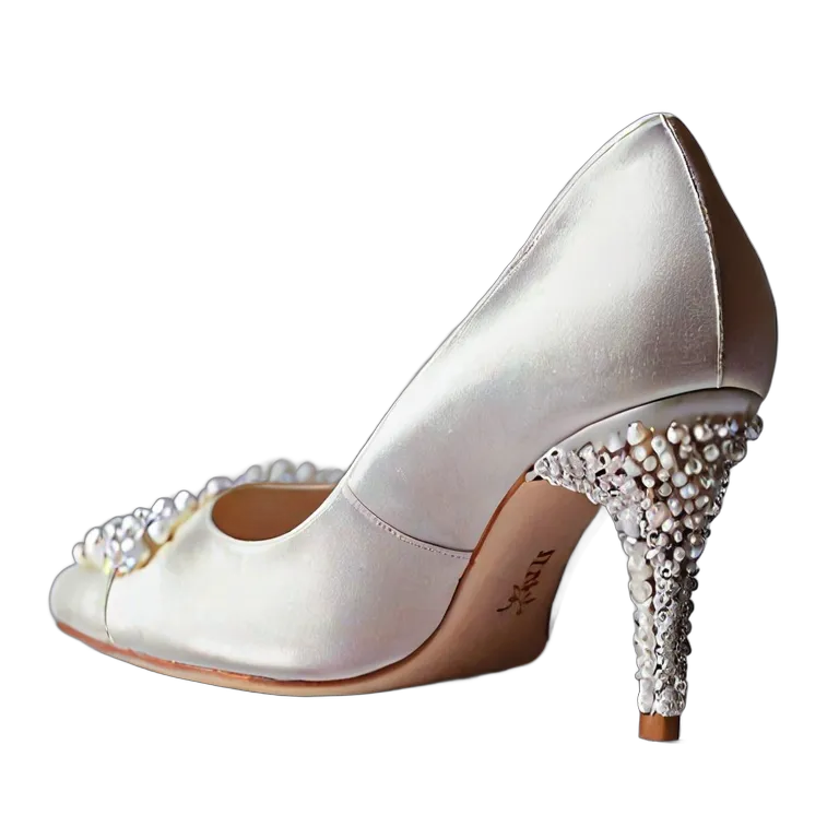 ファッション 靴 贅沢なパールをあしらったブライダルフラットシューズ 透過 PNG 画像 フリー素材 #16475